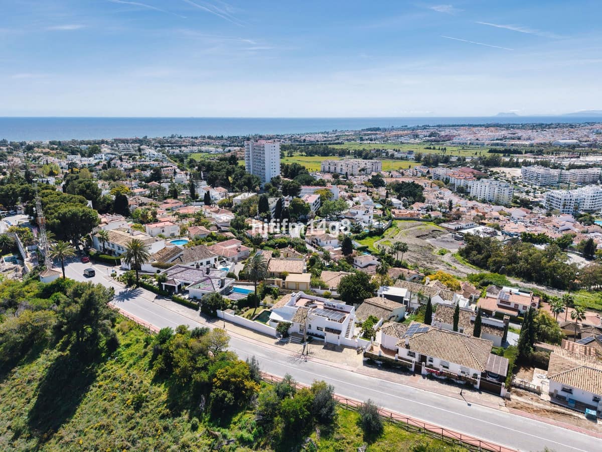 4 bedroom Villa for sale in Nueva Andalucia with pool - € 1,995,000 (Ref: 9698770)