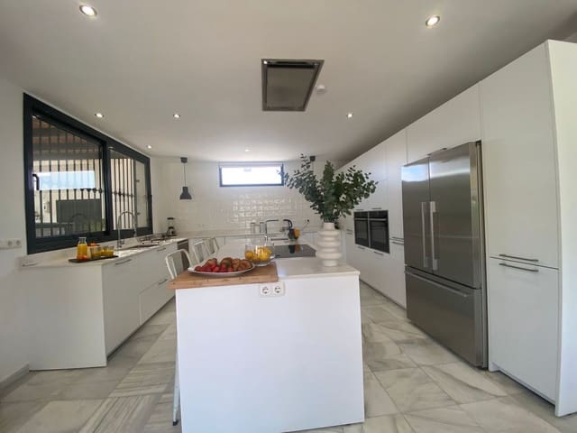 6 chambre Villa/Maison à vendre à La Dama de Noche - La Alzambra, Marbella avec piscine - 1 399 000 € (Ref: 9698772)