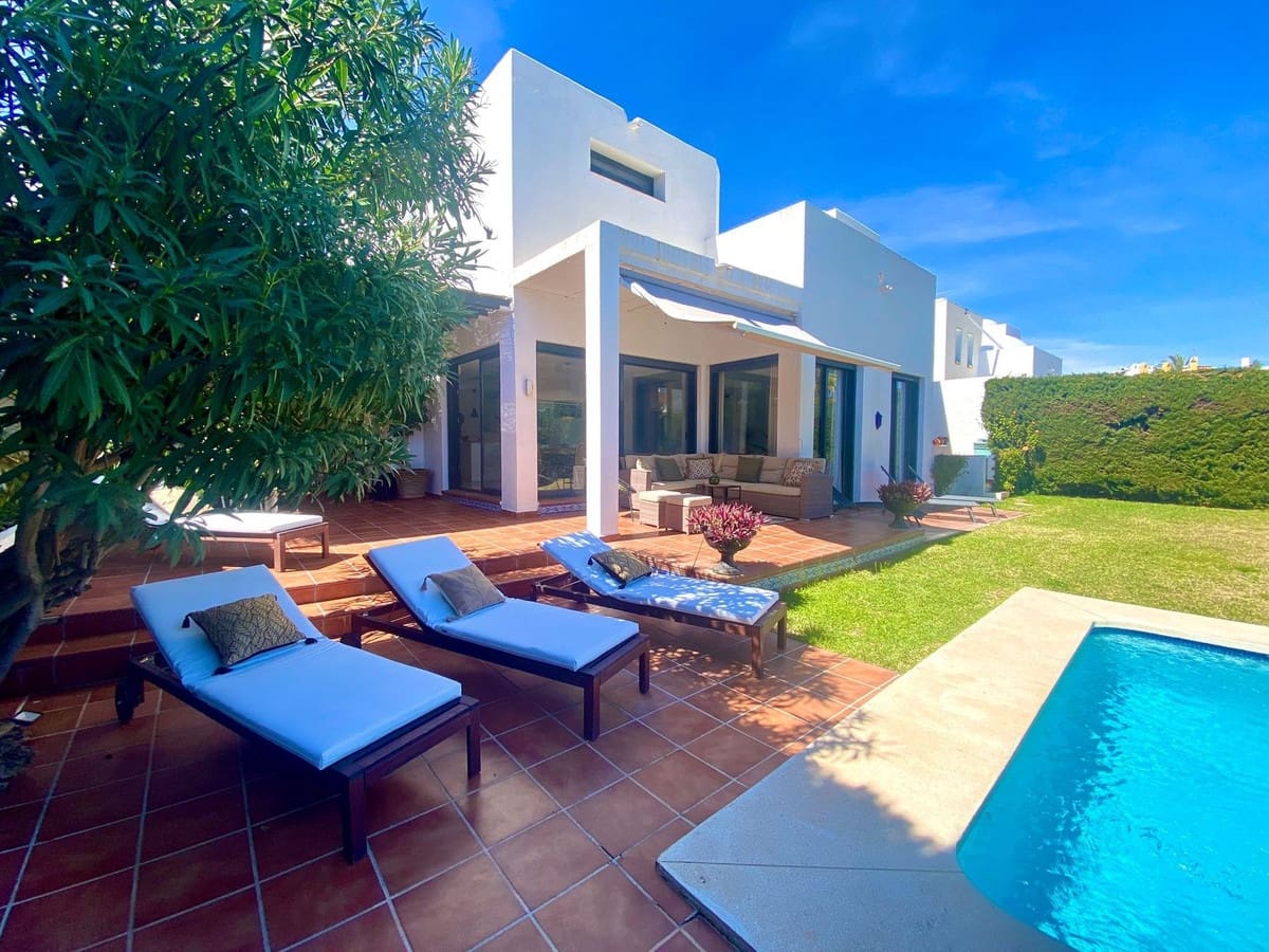 Chalet de 6 habitaciones en Nueva Andalucia en venta con piscina - 1.399.000 € (Ref: 9698772)