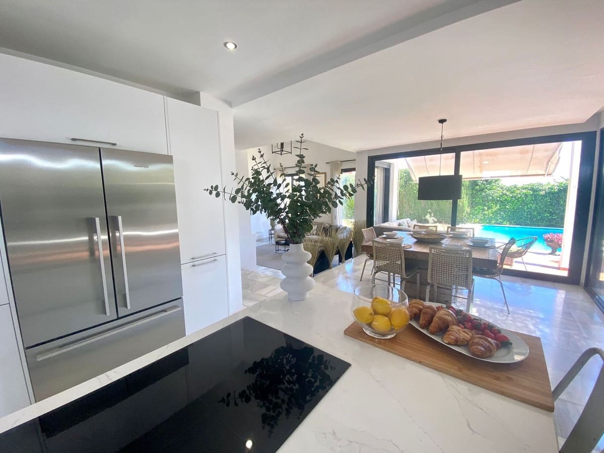 Chalet de 6 habitaciones en Nueva Andalucia en venta con piscina - 1.399.000 € (Ref: 9698772)