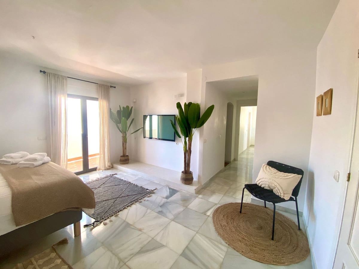 Chalet de 6 habitaciones en Nueva Andalucia en venta con piscina - 1.399.000 € (Ref: 9698772)