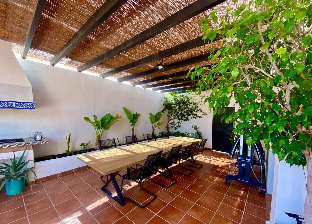 Chalet de 6 habitaciones en Nueva Andalucia en venta con piscina - 1.399.000 € (Ref: 9698772)