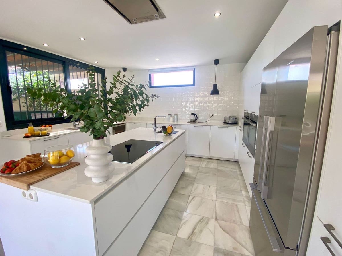 Chalet de 6 habitaciones en Nueva Andalucia en venta con piscina - 1.399.000 € (Ref: 9698772)