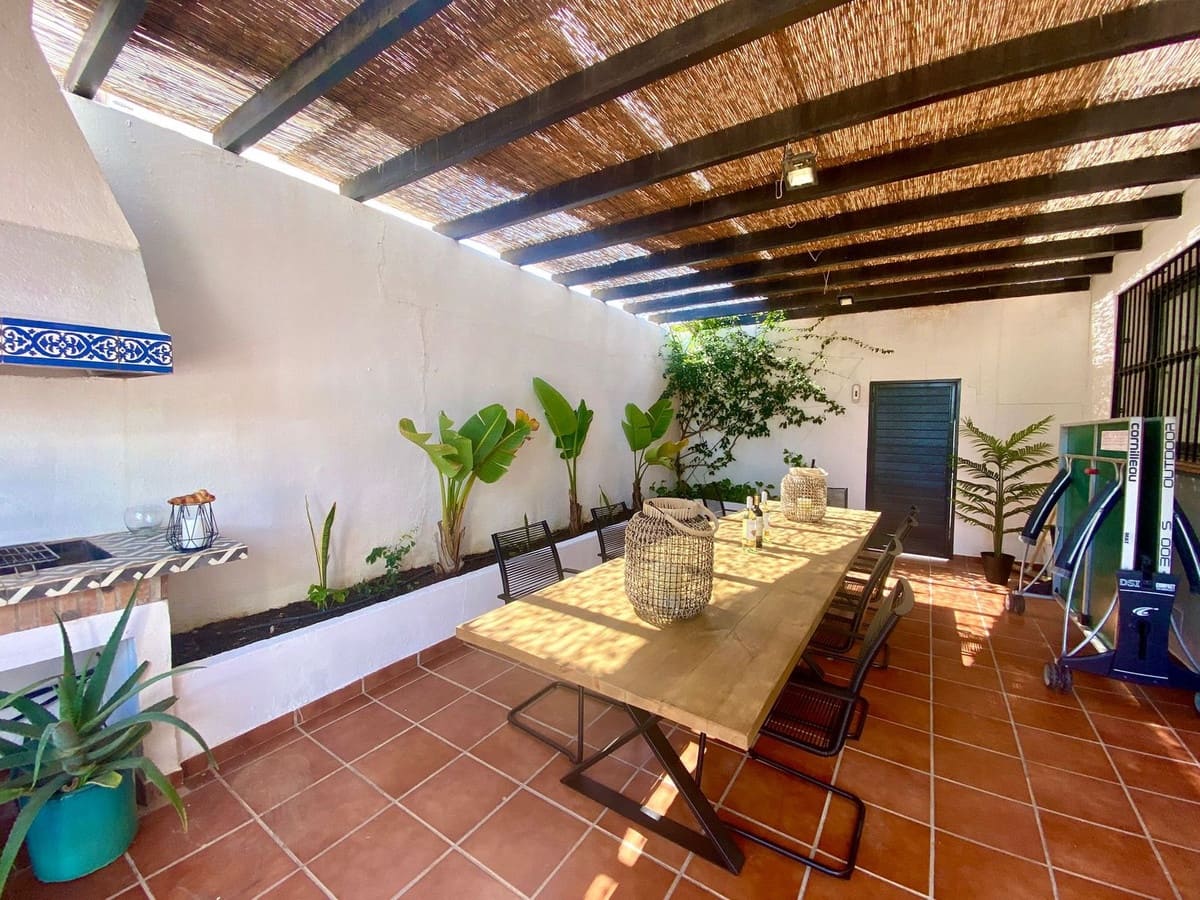 Chalet de 6 habitaciones en Nueva Andalucia en venta con piscina - 1.399.000 € (Ref: 9698772)