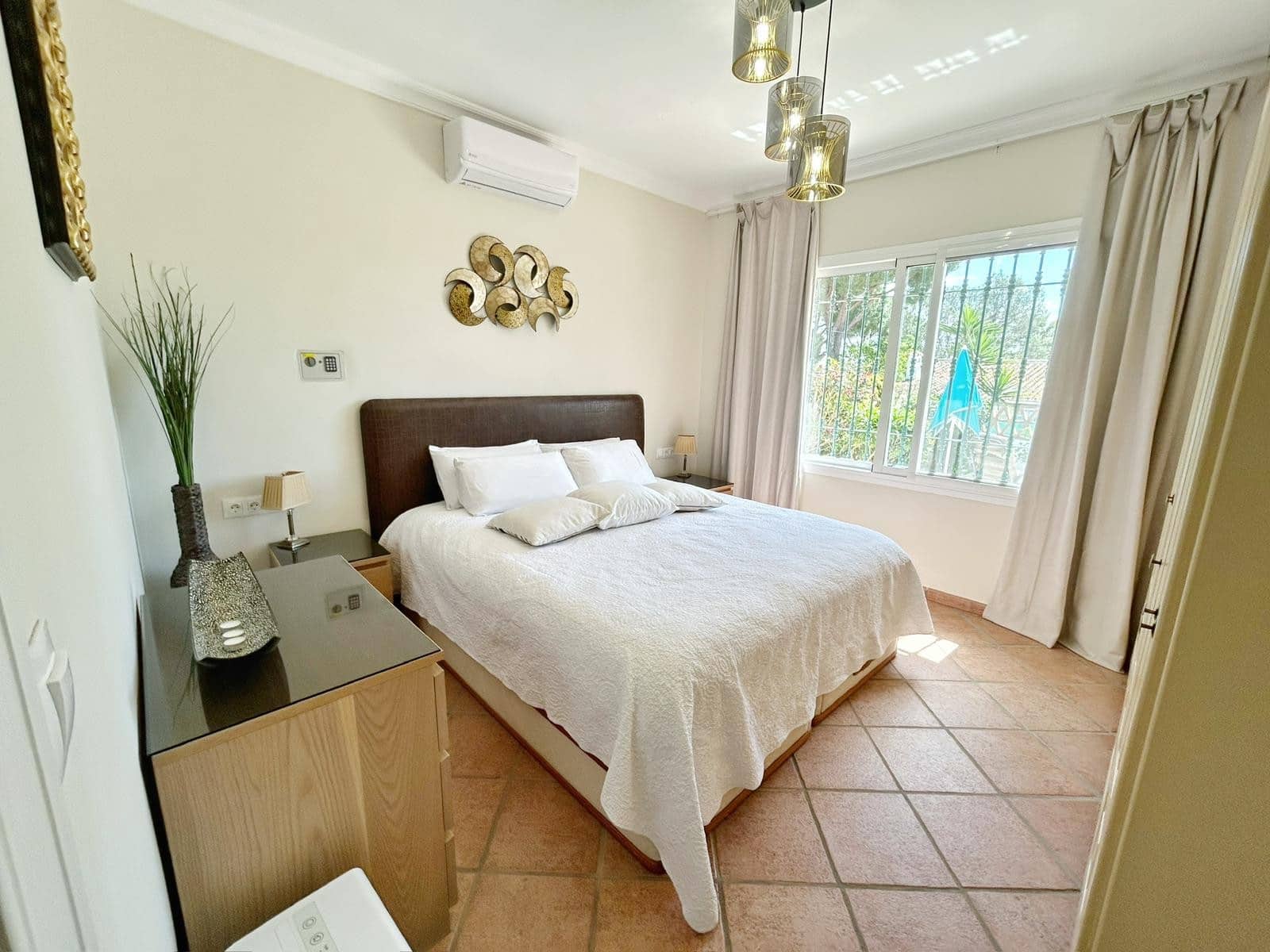 4 slaapkamer Villa te koop in Mijas Costa met zwembad - € 980.000 (Ref: 9701531)