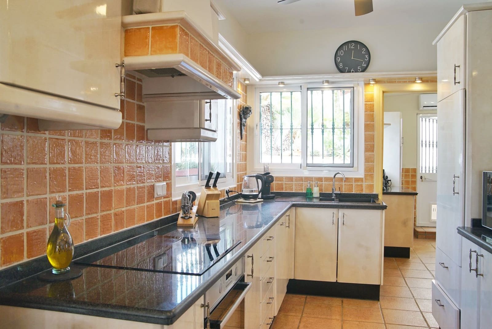 4 slaapkamer Villa te koop in Mijas Costa met zwembad - € 980.000 (Ref: 9701531)