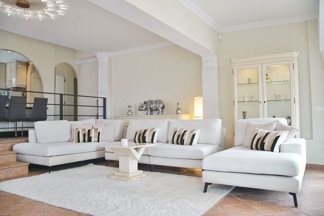 4 Zimmer Villa zu verkaufen in Riviera del Sol, Mijas mit Pool - 980.000 € (Ref: 9701531)