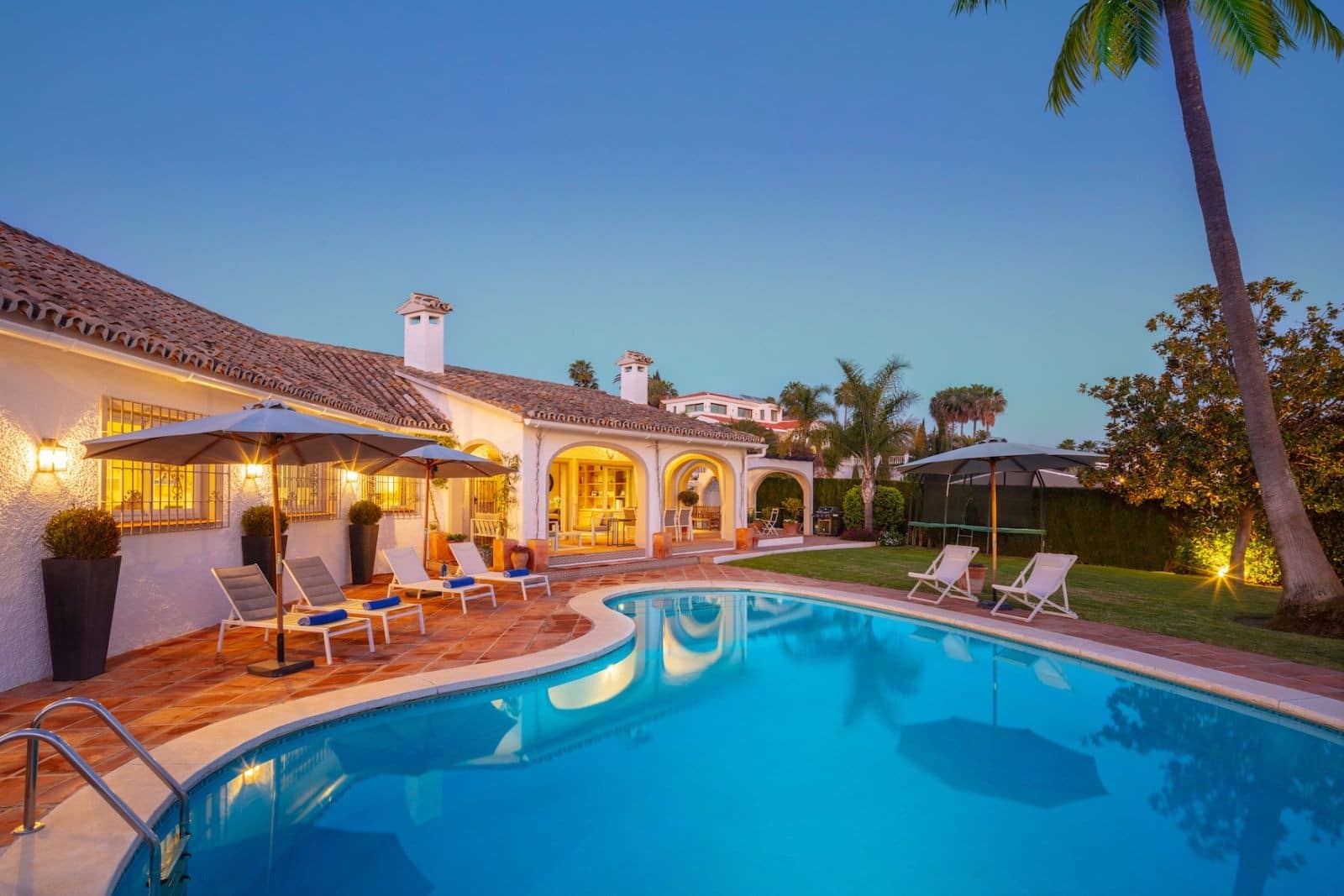 5 soveværelse Villa til salg i Marbella med swimmingpool - € 1.795.000 (Ref: 9701532)