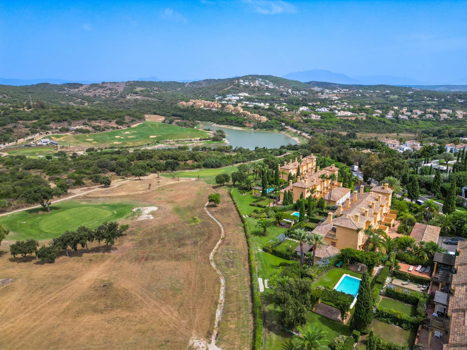 3 soveværelse Byhus til salg i Sotogrande med swimmingpool - € 750.000 (Ref: 9701534)