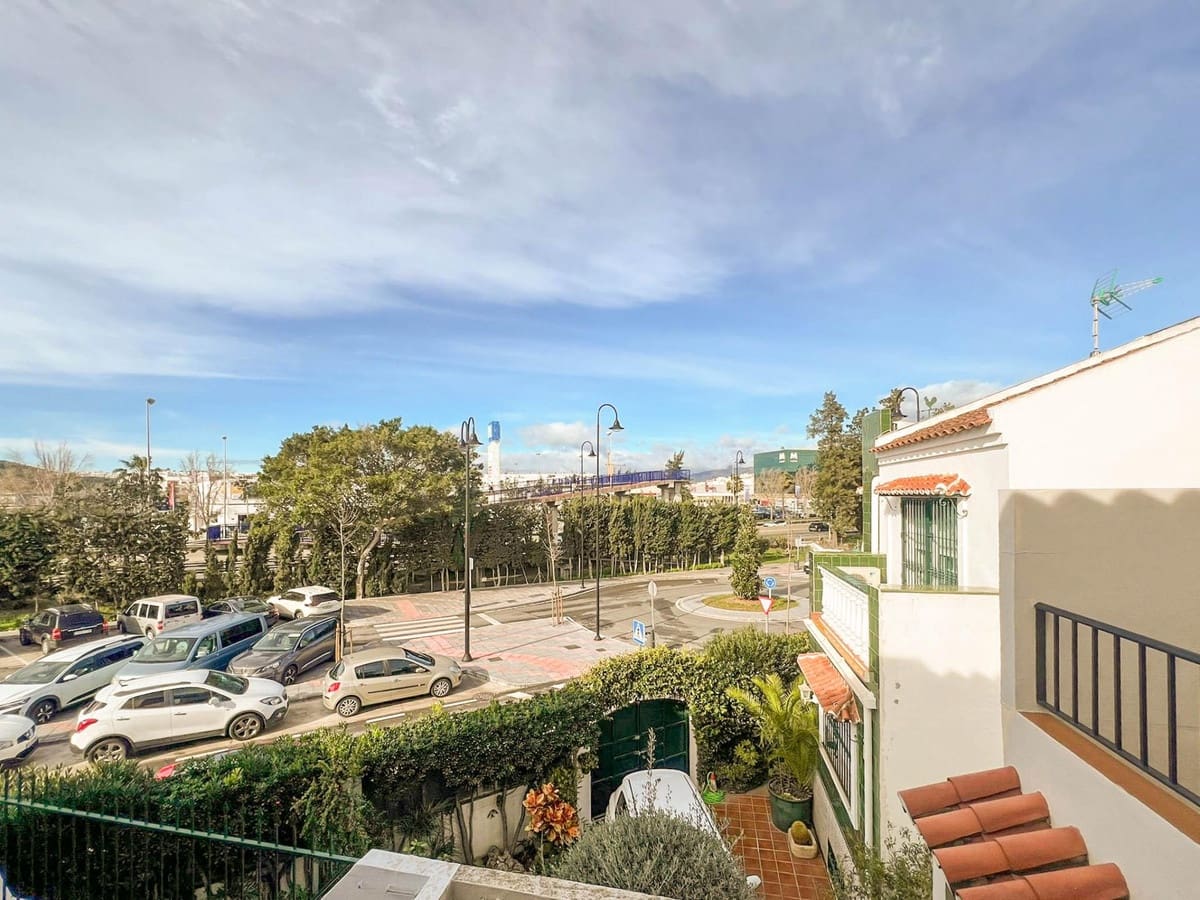 Chalet de 3 habitaciones en Mijas en venta - 475.000 € (Ref: 9701535)