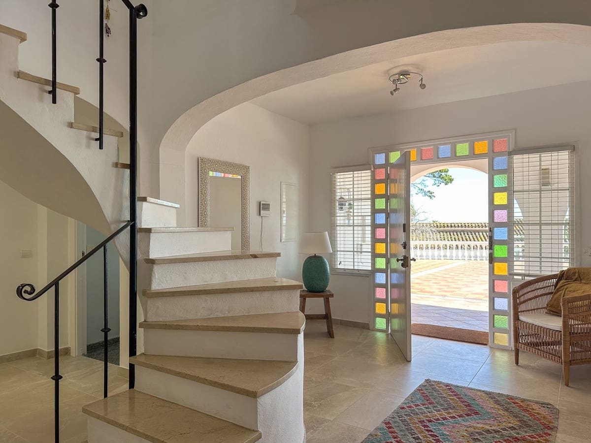 4 slaapkamer Villa te koop in Estepona met zwembad garage - € 899.000 (Ref: 9701537)