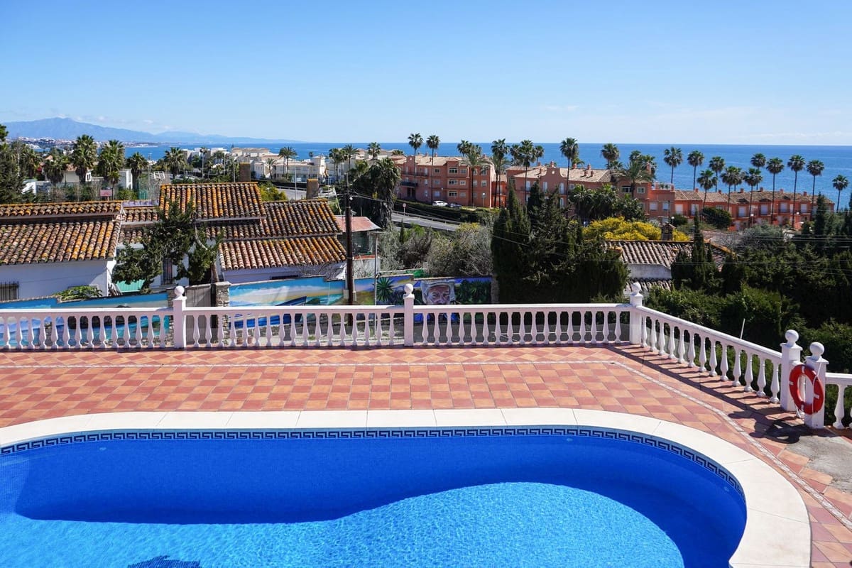 4 slaapkamer Villa te koop in Estepona met zwembad garage - € 899.000 (Ref: 9701537)