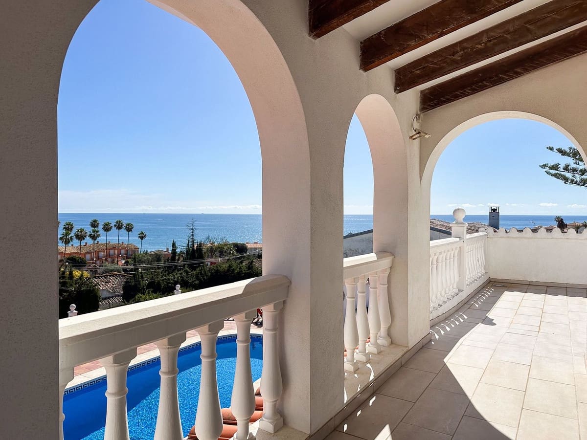 4 slaapkamer Villa te koop in Estepona met zwembad garage - € 899.000 (Ref: 9701537)