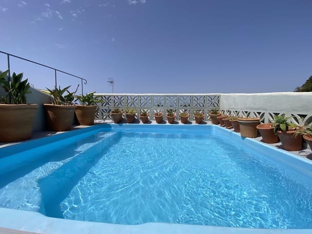 Casa de 4 habitaciones en San Pedro de Alcántara Pueblo, Marbella en venta con piscina - 590.000 € (Ref: 9701539)