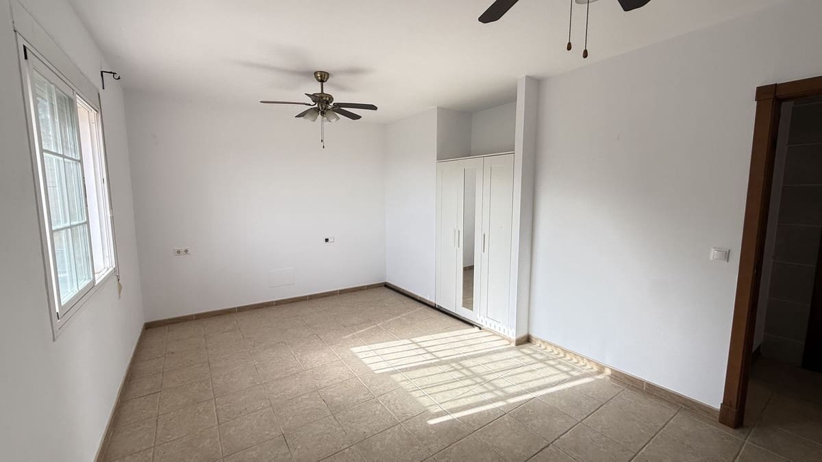 5 bedroom Villa for sale in Alhaurin de la Torre with pool - € 695,000 (Ref: 9701541)