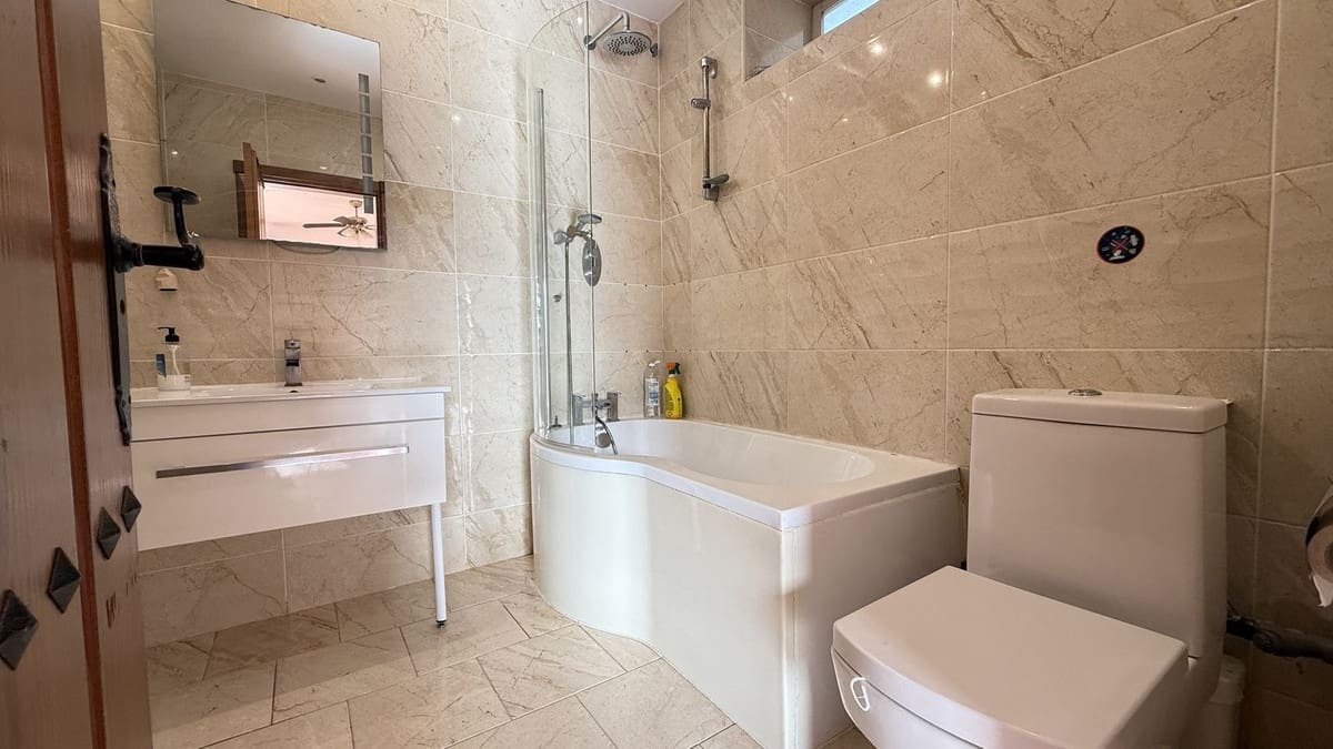 5 bedroom Villa for sale in Alhaurin de la Torre with pool - € 695,000 (Ref: 9701541)