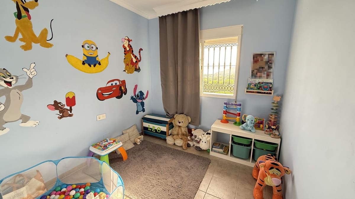 5 bedroom Villa for sale in Alhaurin de la Torre with pool - € 695,000 (Ref: 9701541)