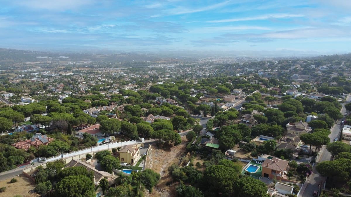 5 bedroom Villa for sale in Alhaurin de la Torre with pool - € 695,000 (Ref: 9701541)