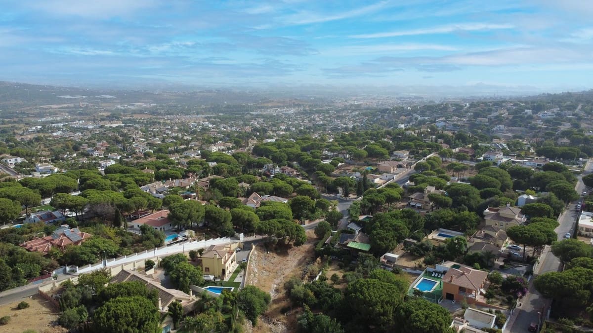 5 bedroom Villa for sale in Alhaurin de la Torre with pool - € 695,000 (Ref: 9701541)