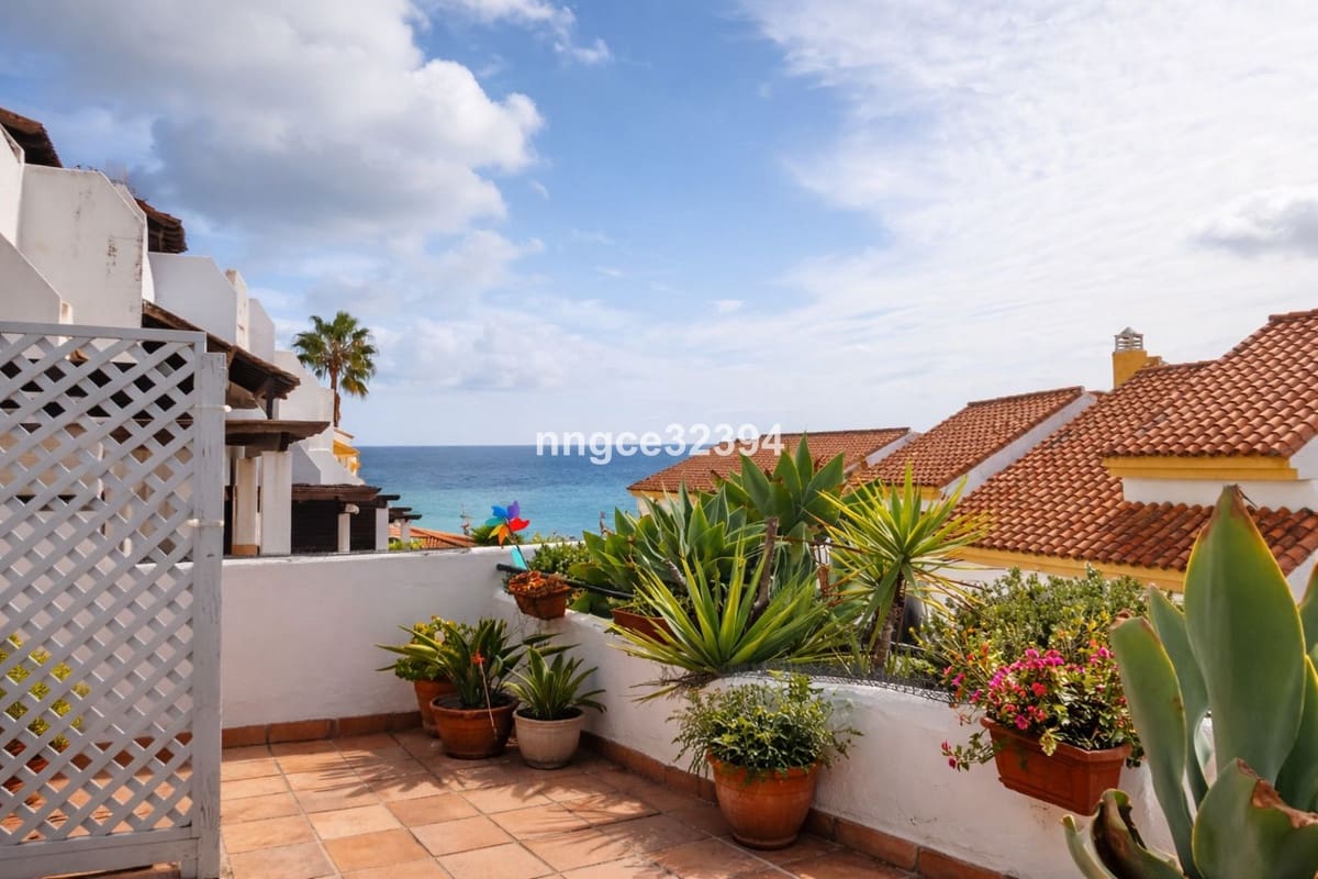 4 soveværelse Semi-Rækkehus til salg i Manilva med swimmingpool garage - € 549.900 (Ref: 9701542)