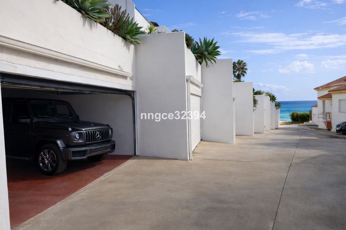 4 soveværelse Semi-Rækkehus til salg i Manilva med swimmingpool garage - € 549.900 (Ref: 9701542)