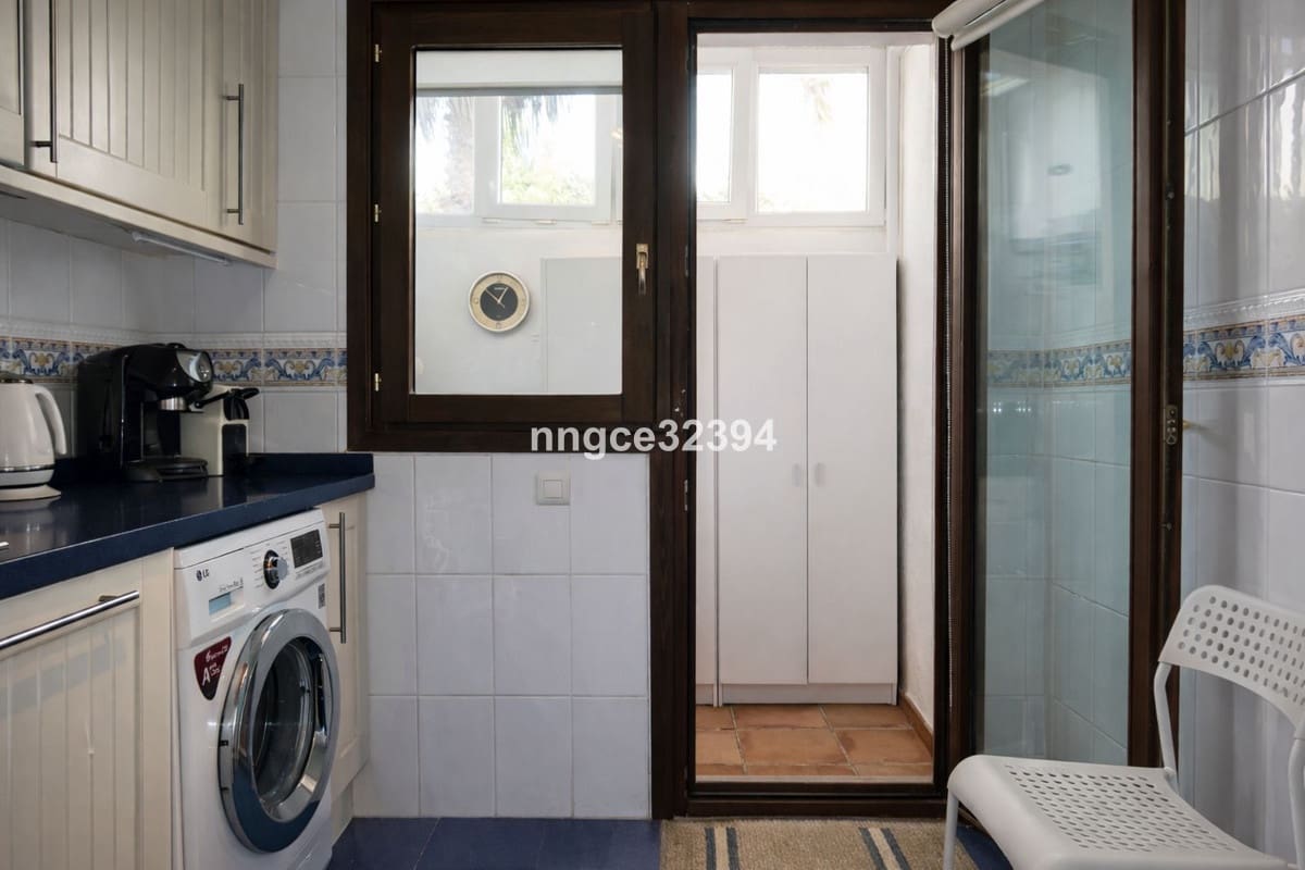 4 soveværelse Semi-Rækkehus til salg i Manilva med swimmingpool garage - € 549.900 (Ref: 9701542)