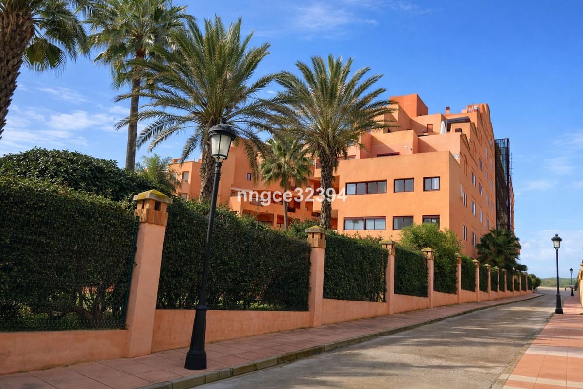 4 soveværelse Semi-Rækkehus til salg i Manilva med swimmingpool garage - € 549.900 (Ref: 9701542)