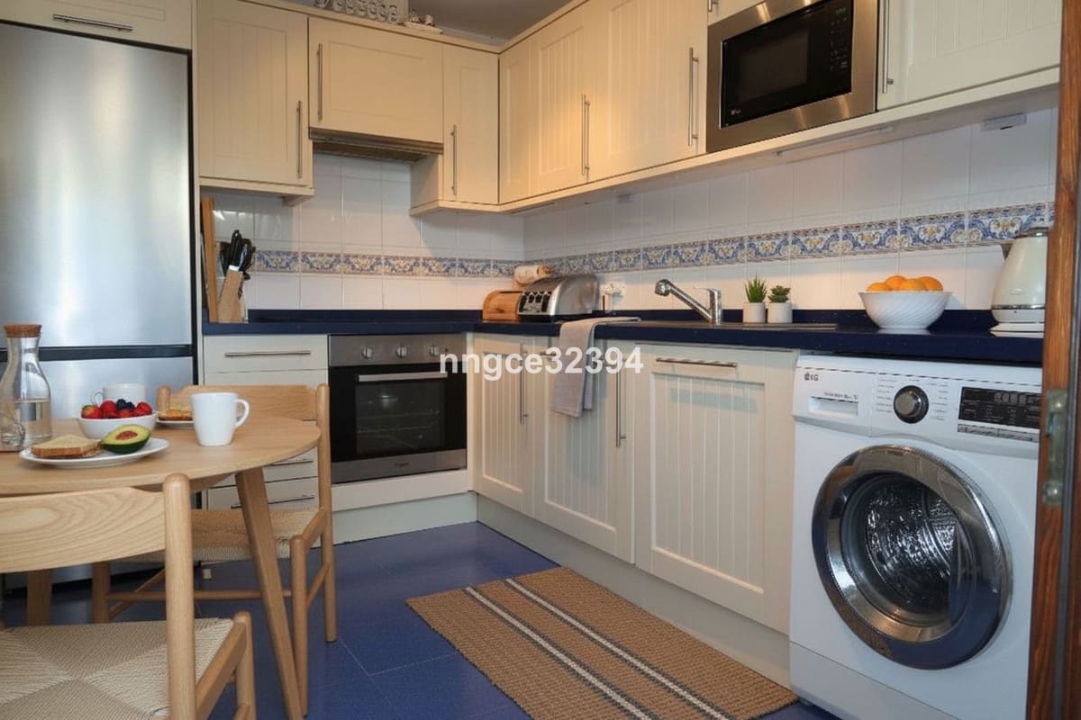 4 soveværelse Semi-Rækkehus til salg i Manilva med swimmingpool garage - € 549.900 (Ref: 9701542)