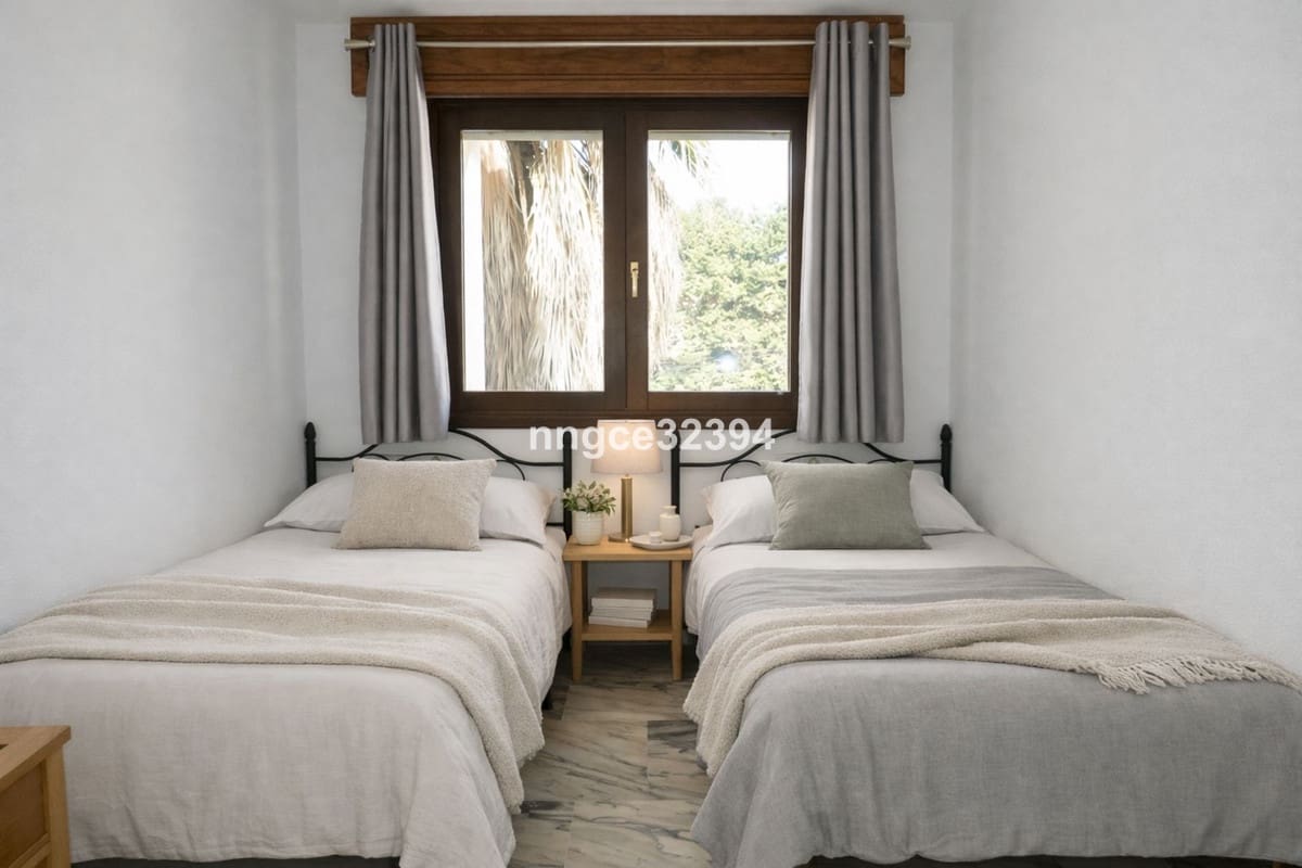 4 soveværelse Semi-Rækkehus til salg i Manilva med swimmingpool garage - € 549.900 (Ref: 9701542)