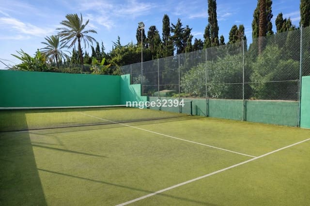 4 soveværelse Semi-Rækkehus til salg i Manilva Pueblo, Manilva med swimmingpool garage - € 549.900 (Ref: 9701542)