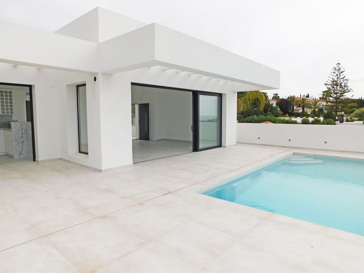 5 soverom Villa til salgs i La Cala de Mijas med svømmebasseng garasje - € 1 450 000 (Ref: 9701544)
