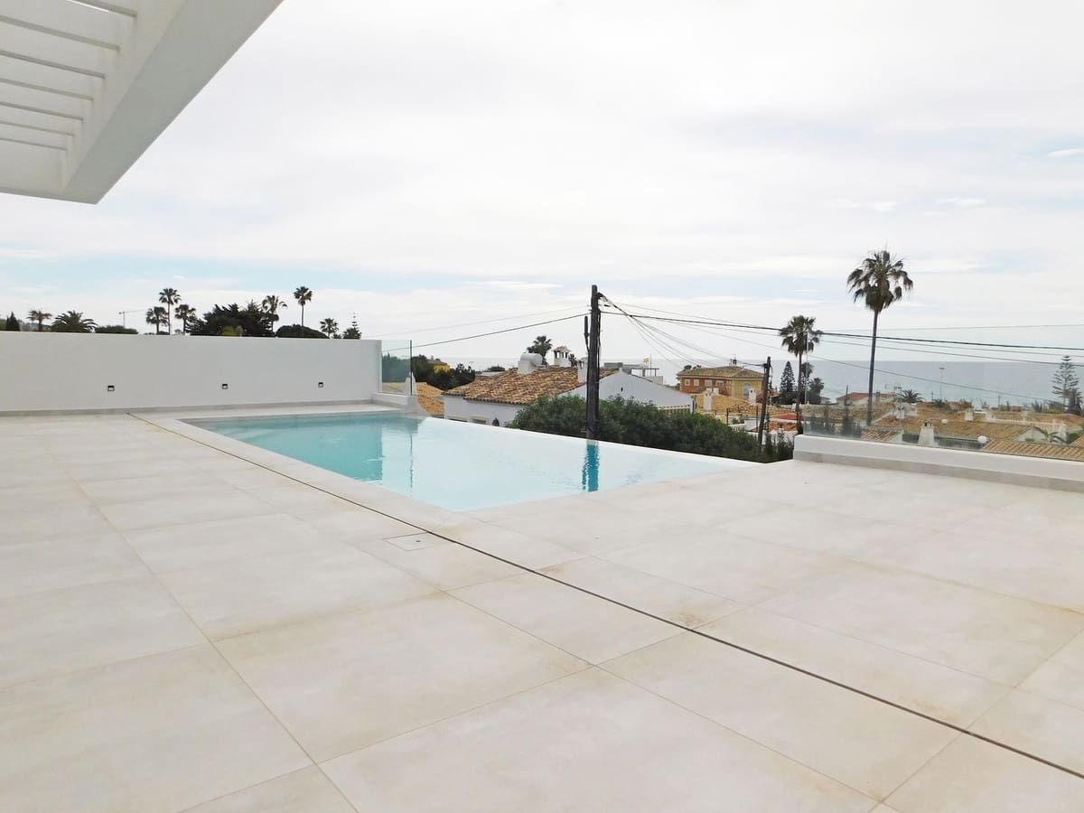 5 soverom Villa til salgs i La Cala de Mijas med svømmebasseng garasje - € 1 450 000 (Ref: 9701544)