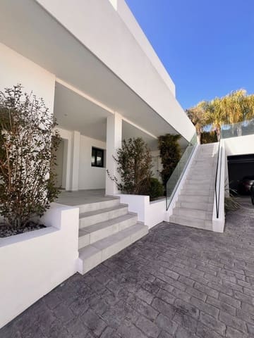 5 soverom Villa til salgs i La Cala de Mijas, Mijas med svømmebasseng garasje - € 1 450 000 (Ref: 9701544)