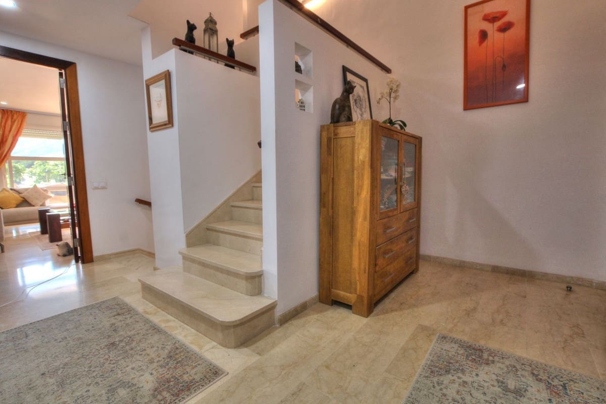 3 sypialnia Dom na sprzedaż w La Cala Golf z basenem garażem - 630 000 € (Ref: 9701545)