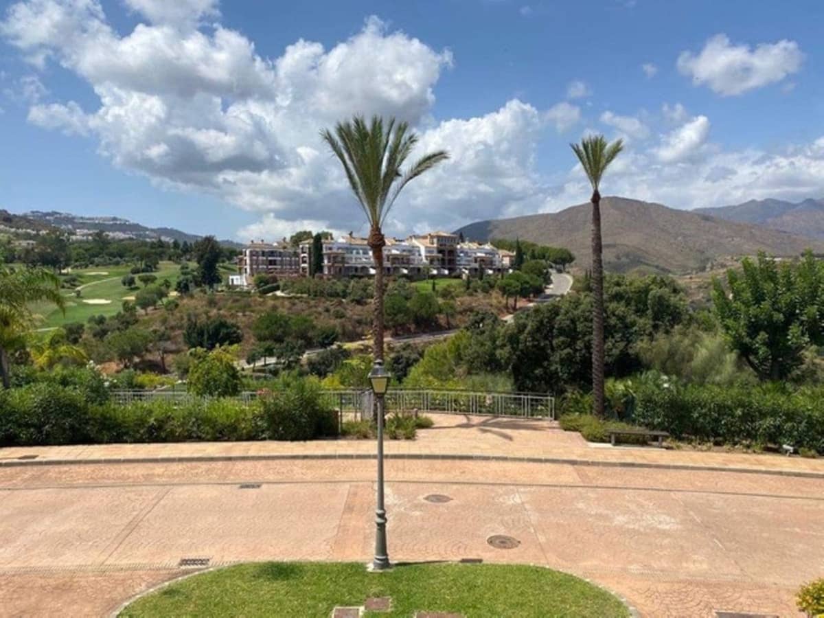 3 sypialnia Dom na sprzedaż w La Cala Golf z basenem garażem - 630 000 € (Ref: 9701545)