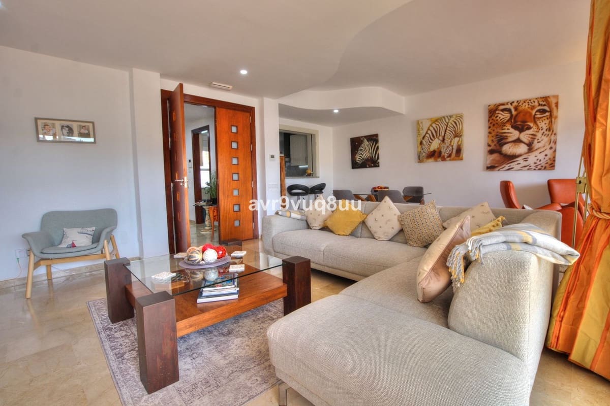 3 soveværelse Byhus til salg i La Cala Golf med swimmingpool garage - € 630.000 (Ref: 9701545)