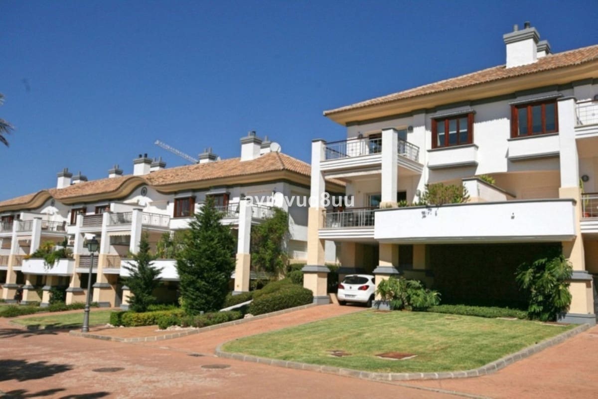 3 soveværelse Byhus til salg i La Cala Golf med swimmingpool garage - € 630.000 (Ref: 9701545)