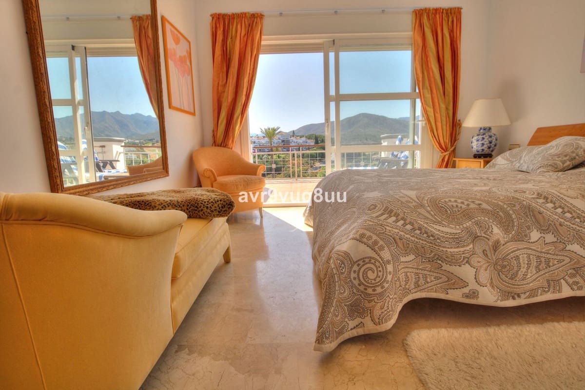 3 soveværelse Byhus til salg i La Cala Golf med swimmingpool garage - € 630.000 (Ref: 9701545)