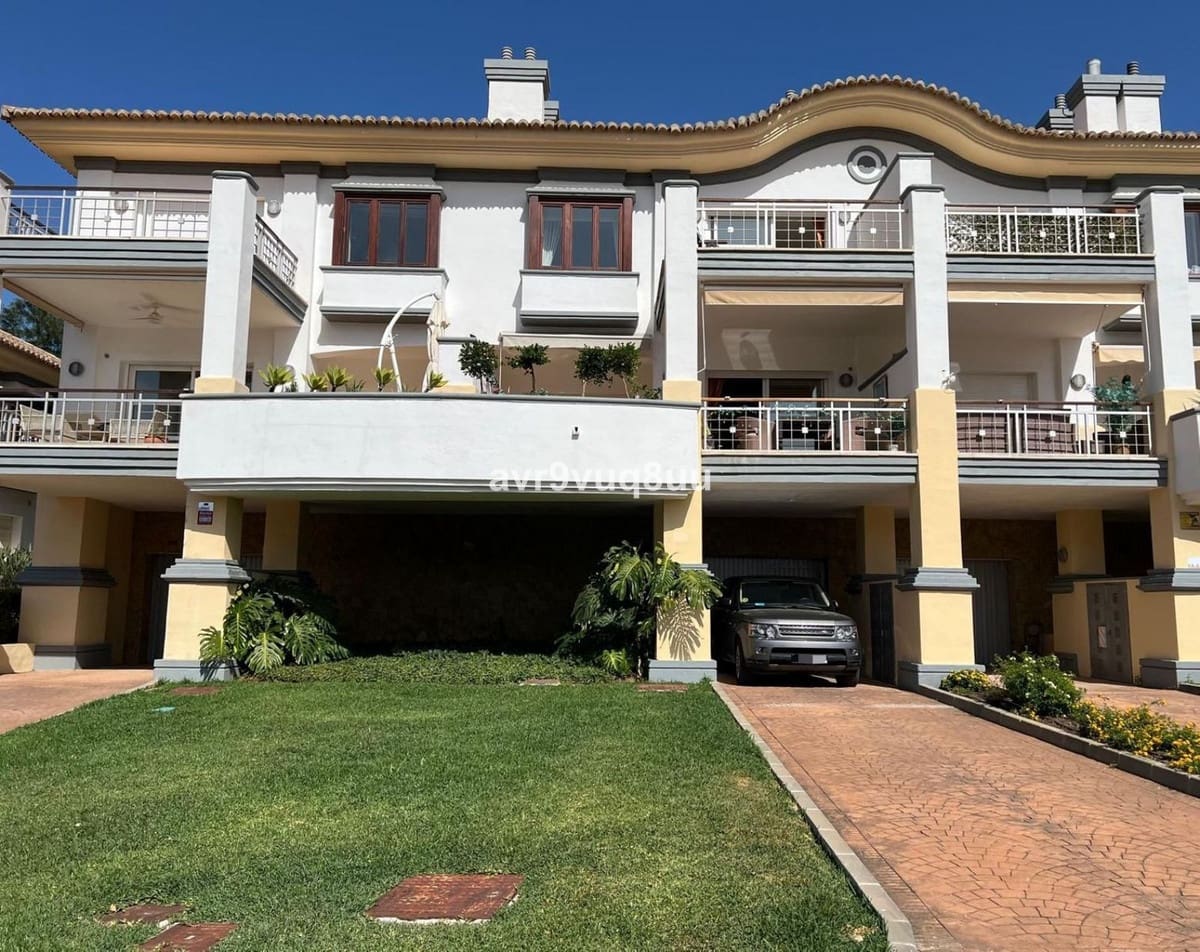 3 soveværelse Byhus til salg i La Cala Golf med swimmingpool garage - € 630.000 (Ref: 9701545)