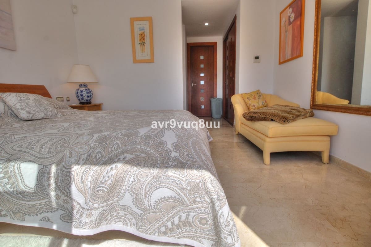 3 soveværelse Byhus til salg i La Cala Golf med swimmingpool garage - € 630.000 (Ref: 9701545)