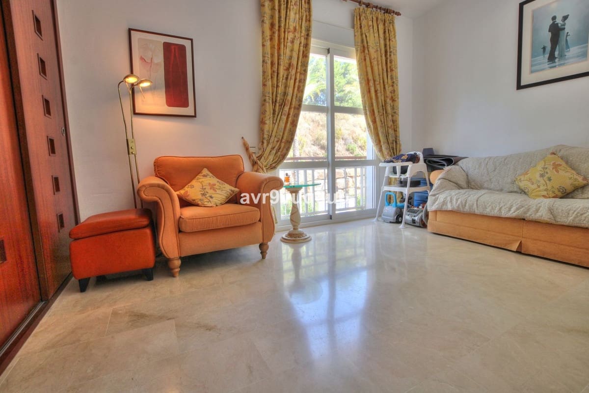 3 soveværelse Byhus til salg i La Cala Golf med swimmingpool garage - € 630.000 (Ref: 9701545)