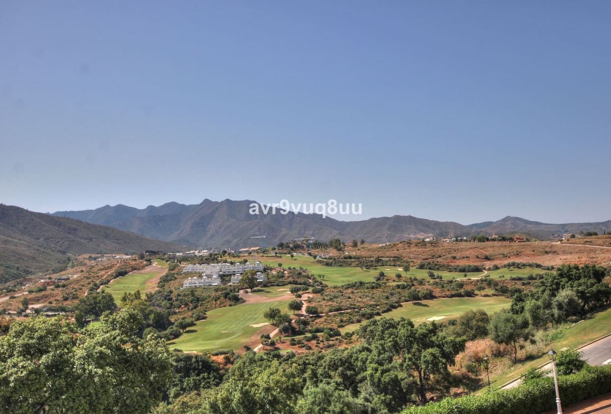 3 soveværelse Byhus til salg i La Cala Golf med swimmingpool garage - € 630.000 (Ref: 9701545)