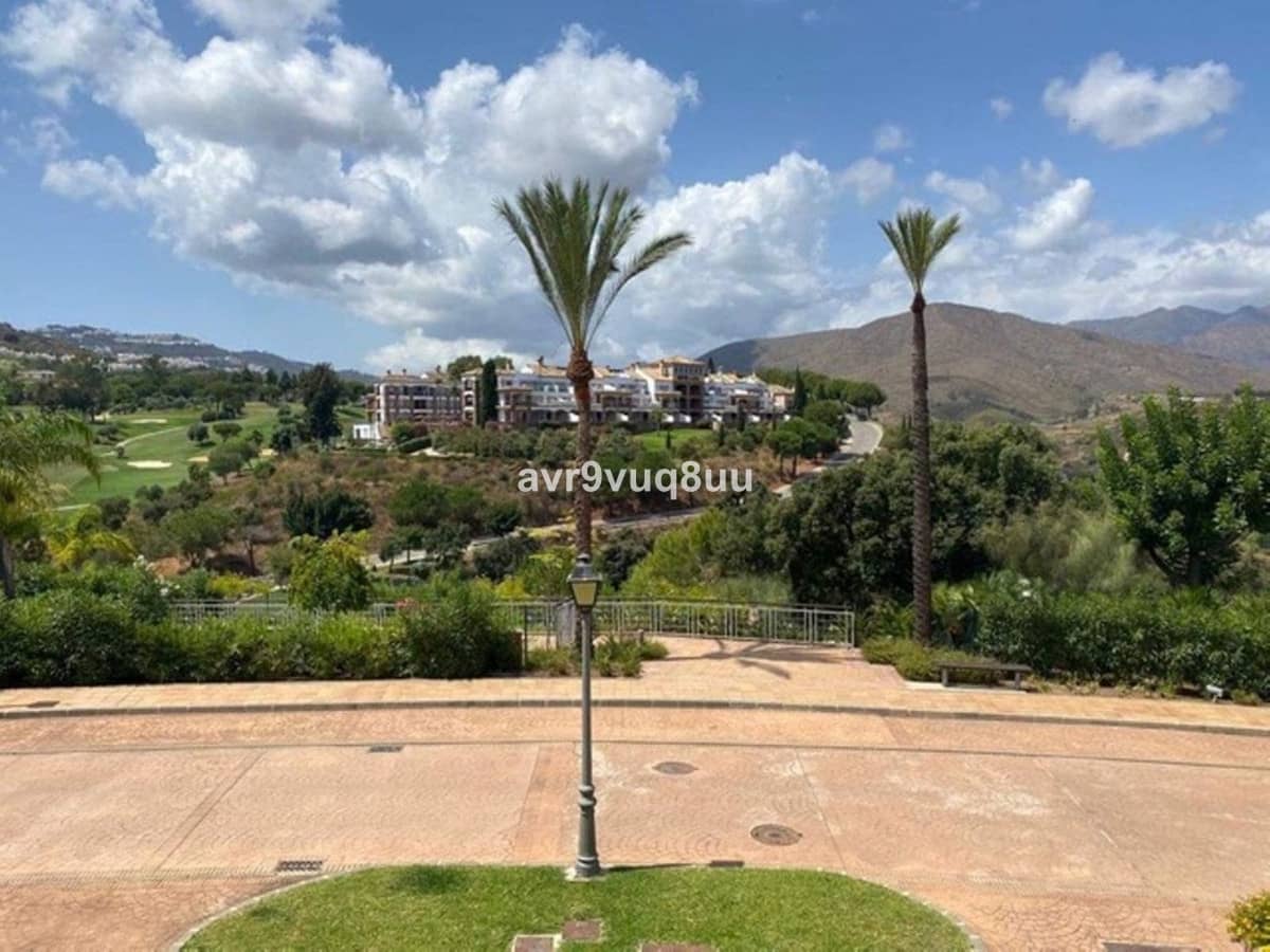 3 soveværelse Byhus til salg i La Cala Golf med swimmingpool garage - € 630.000 (Ref: 9701545)