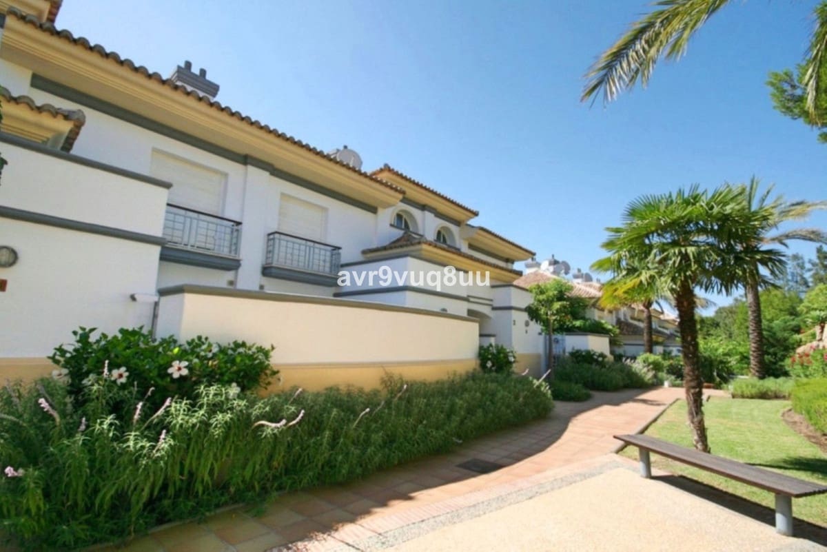 3 soveværelse Byhus til salg i La Cala Golf med swimmingpool garage - € 630.000 (Ref: 9701545)