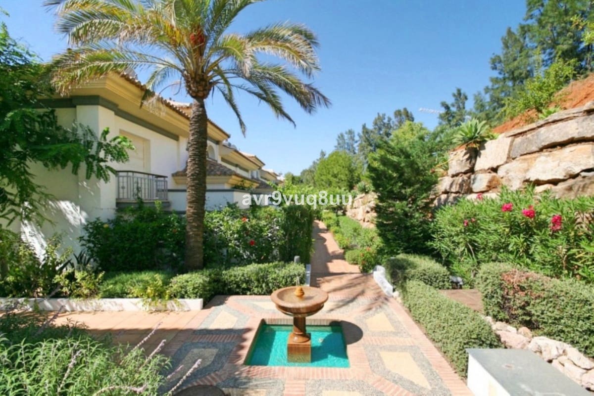 3 soveværelse Byhus til salg i La Cala Golf med swimmingpool garage - € 630.000 (Ref: 9701545)
