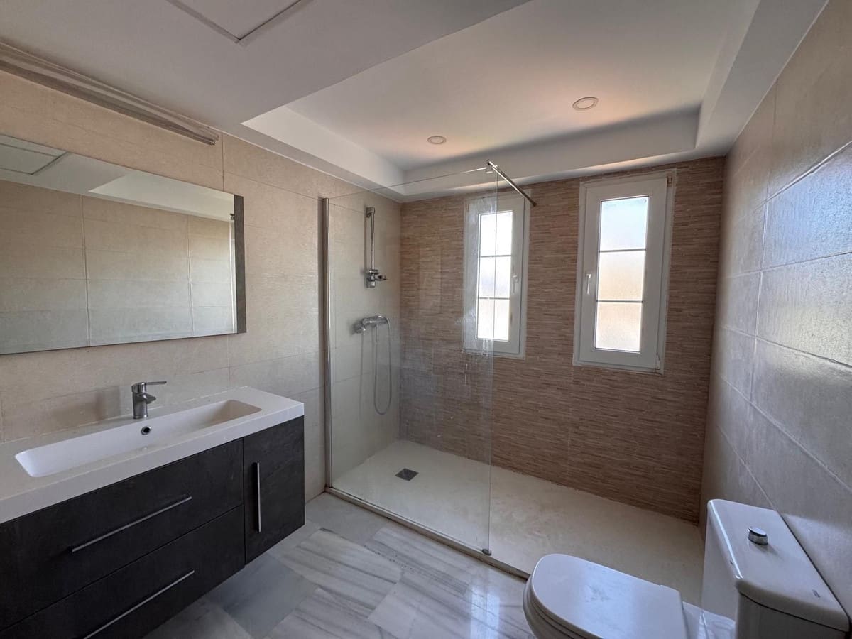 4 sypialnia Willa na sprzedaż w Estepona z basenem garażem - 1 800 000 € (Ref: 9701546)