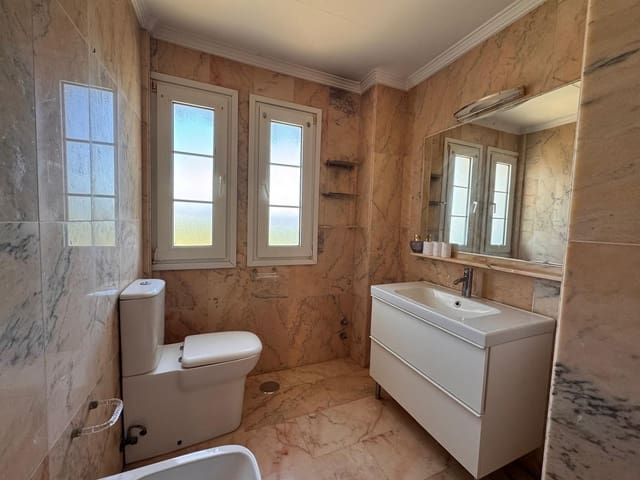 4 sypialnia Willa na sprzedaż w Centro, Estepona z basenem garażem - 1 800 000 € (Ref: 9701546)