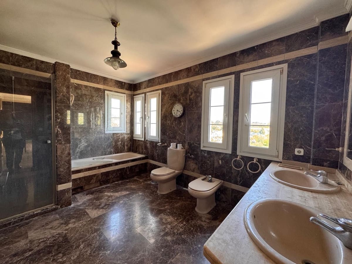 4 sypialnia Willa na sprzedaż w Estepona z basenem garażem - 1 800 000 € (Ref: 9701546)