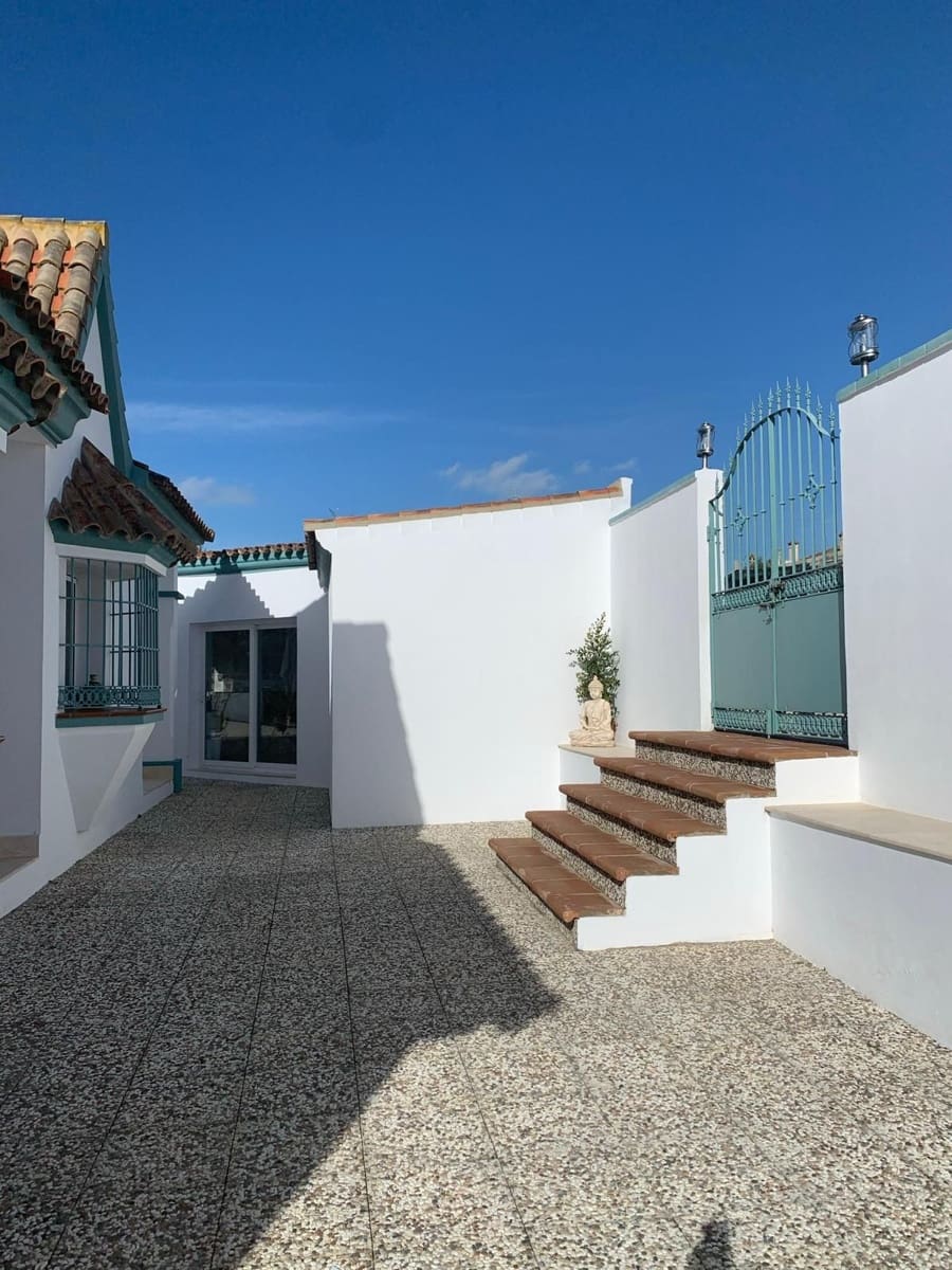 5 bedroom Villa for sale in San Roque with pool - € 690,000 (Ref: 9701547)