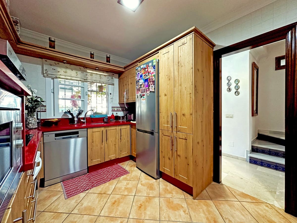 3 Zimmer Haus zu verkaufen in Estepona - 579.000 € (Ref: 9701550)